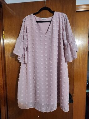 Textured Blush Midi Dress with V-Neck and Flutter Sleeves